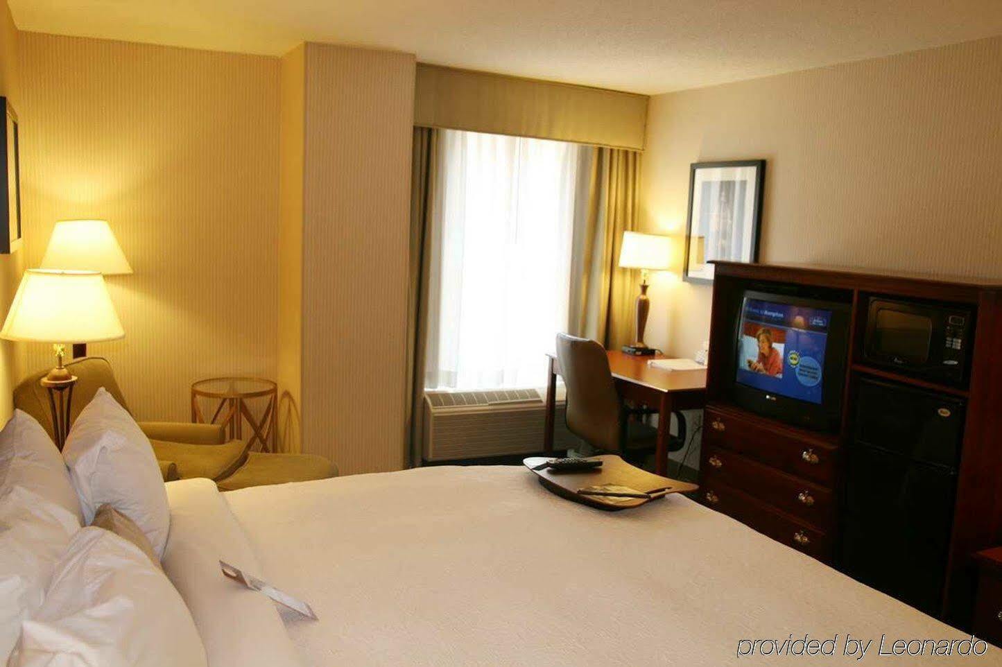 Hampton Inn & Suites Arlington Crystal City Dca Exterior photo